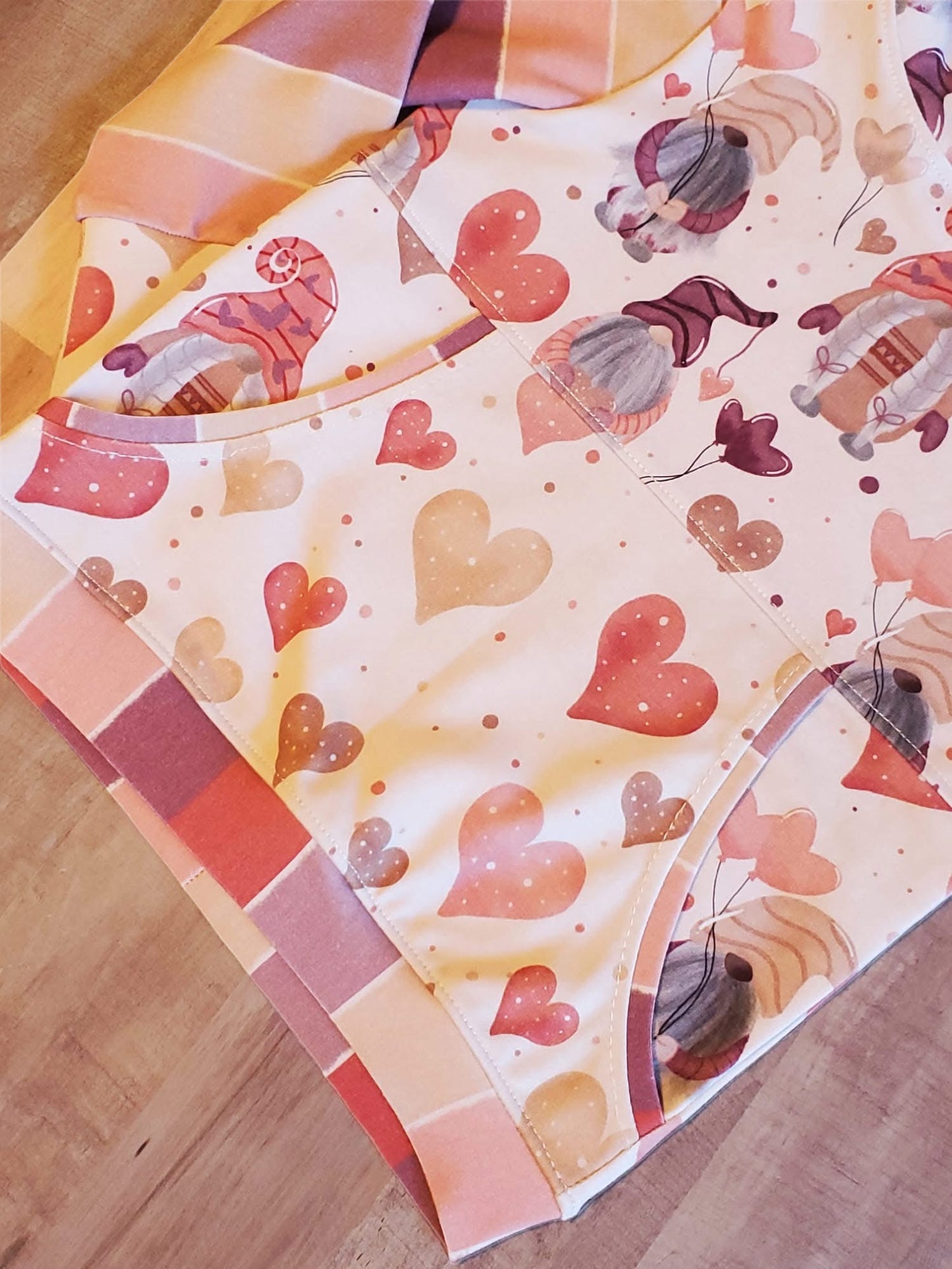 VDay Gnomes Main & Coord